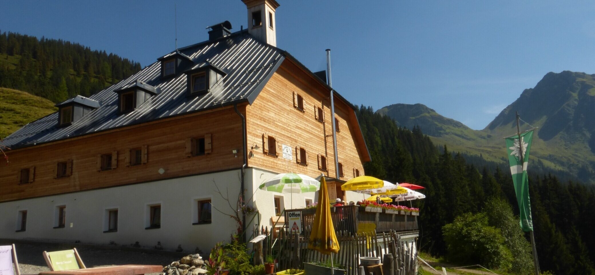 Bochumer Hütte mit Terrasse | © Gesela Schöngraf